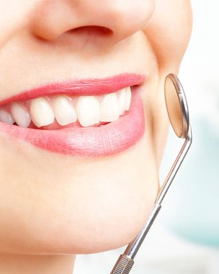 Perfektes Lächeln dank moderner Zahnmedizin