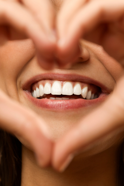 Frau mit schönem Lächeln.